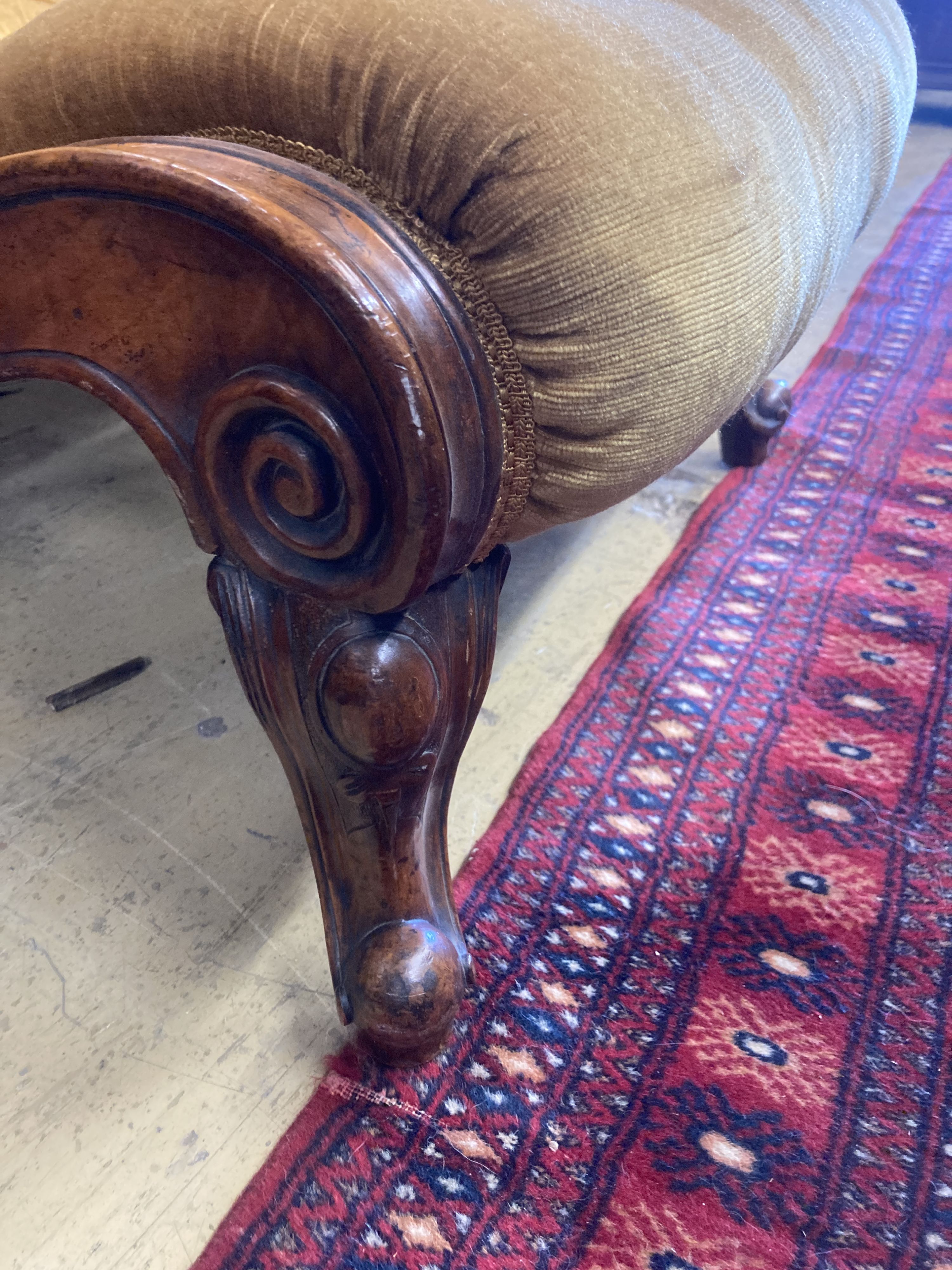 A Victorian walnut buttoned nursing chair, width 58cm, depth 80cm, height 80cm